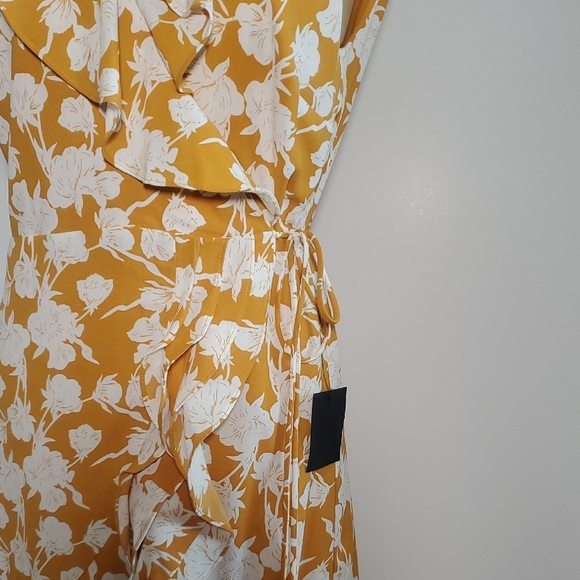 NWT Lulus Floral Ruffle Asymmetrical Wrap Dress in Yellow and White Size L - Picture 4 of 15